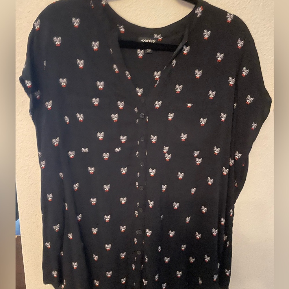 Torrid Racoon detail top, super cute! Great steal! Bundle & save!